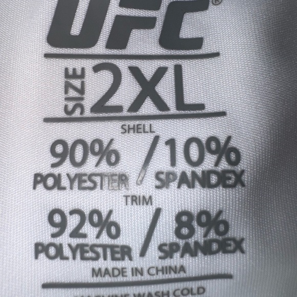 UFC Hoodie White Pullover Athletic Center Logo Polyester Stretch Men’s Sz 2XL - Picture 3 of 4